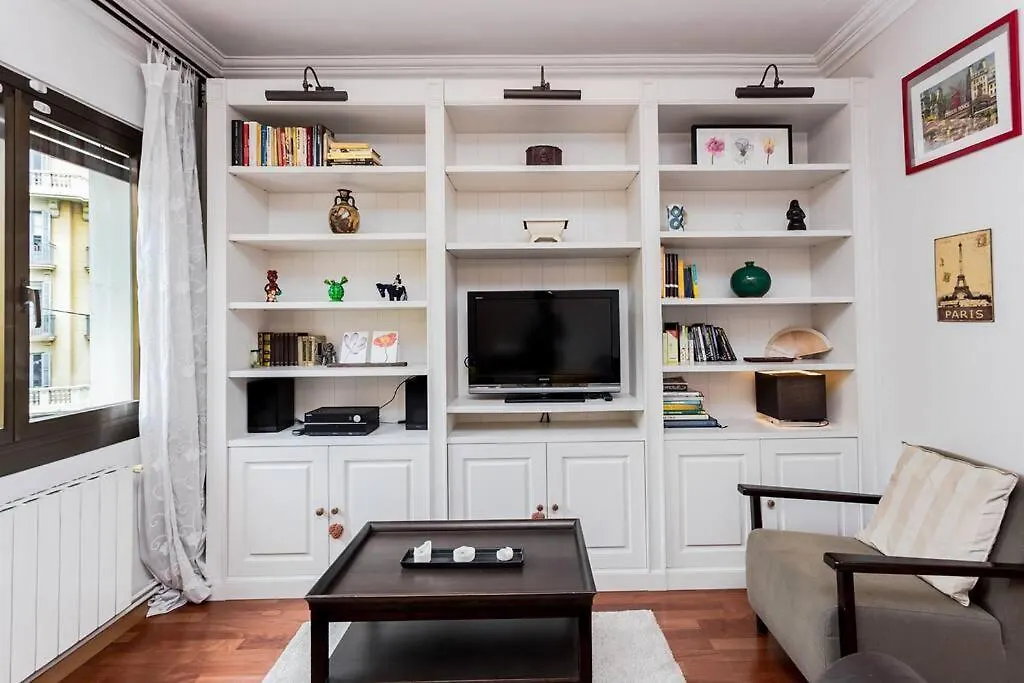 Central 2 Bedroom By Sagrada Familia Barcelona Apartment