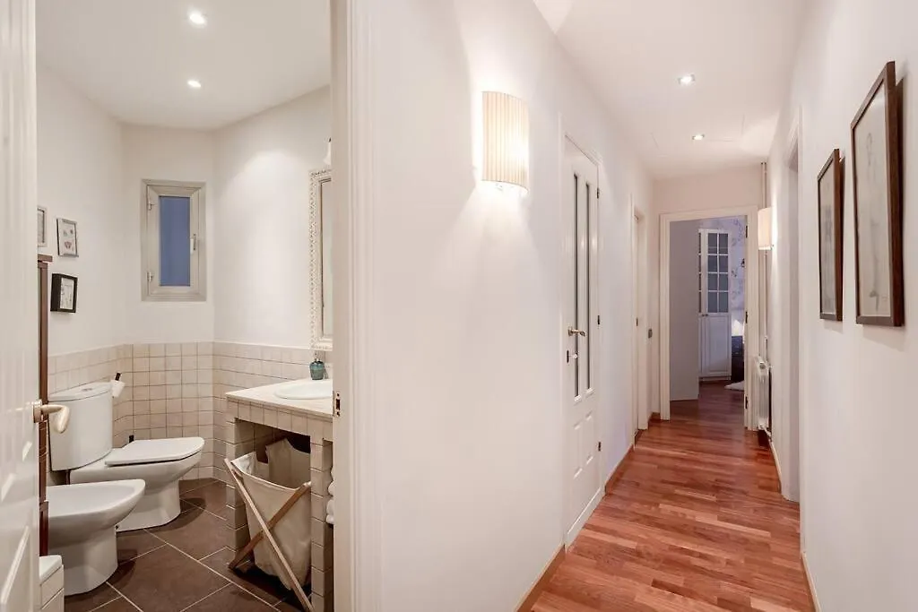 Central 2 Bedroom By Sagrada Familia Barcelona 0*,  Spain