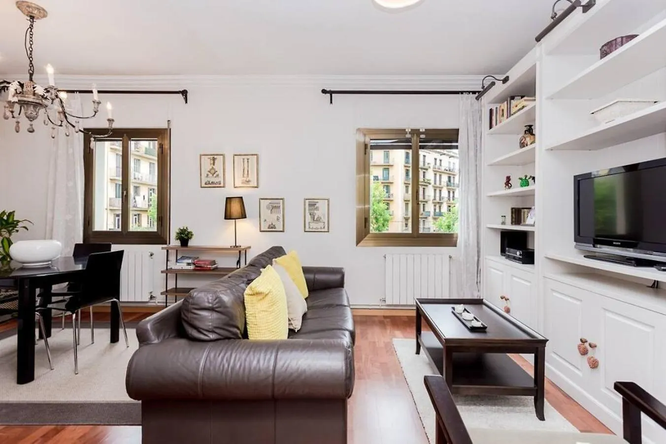 Central 2 Bedroom By Sagrada Familia Barcelona Apartment
