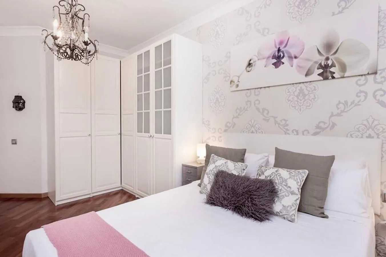 Central 2 Bedroom By Sagrada Familia Barcelona Spain